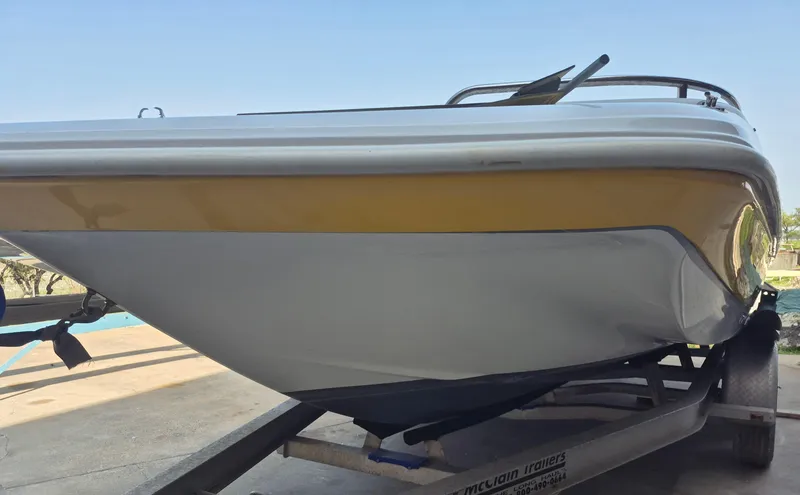 Slide: The Image of Hurricane SunDeck Sport 201 OB 2010 - 2