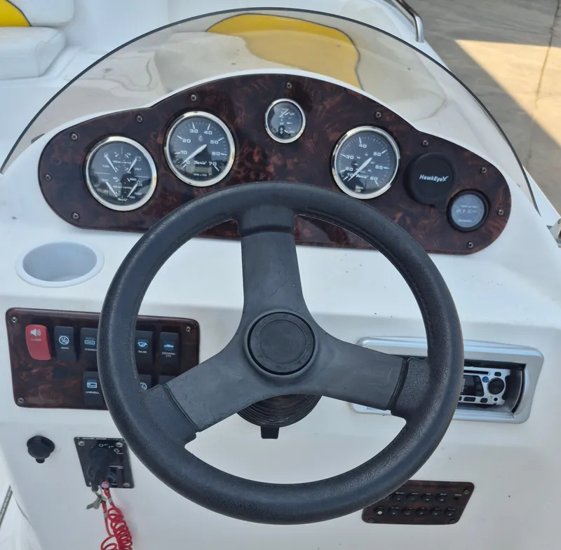 Slide: The Image of Hurricane SunDeck Sport 201 OB 2010 - 27