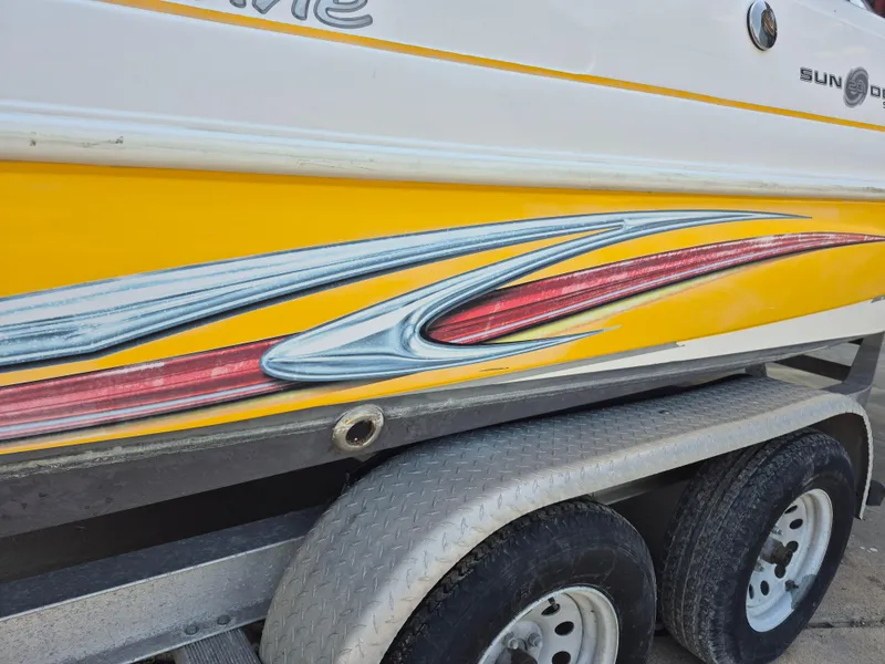 Slide: The Image of Hurricane SunDeck Sport 201 OB 2010 - 6