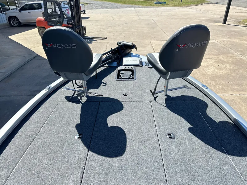 Slide: The Image of 2025 Vexus AVX 1895S boat deck with two seats and a Garmin device. - 6