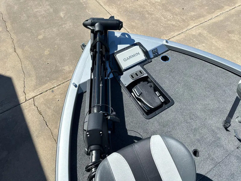 Slide: The Image of 2025 Vexus AVX 1895S boat with Garmin equipment on deck. - 7