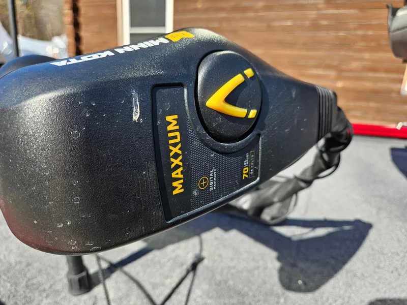 Slide: The Image of Minn Kota Maxxum trolling motor on 2022 Tracker Pro Team 195 TXW Tournament Edition boat. - 22