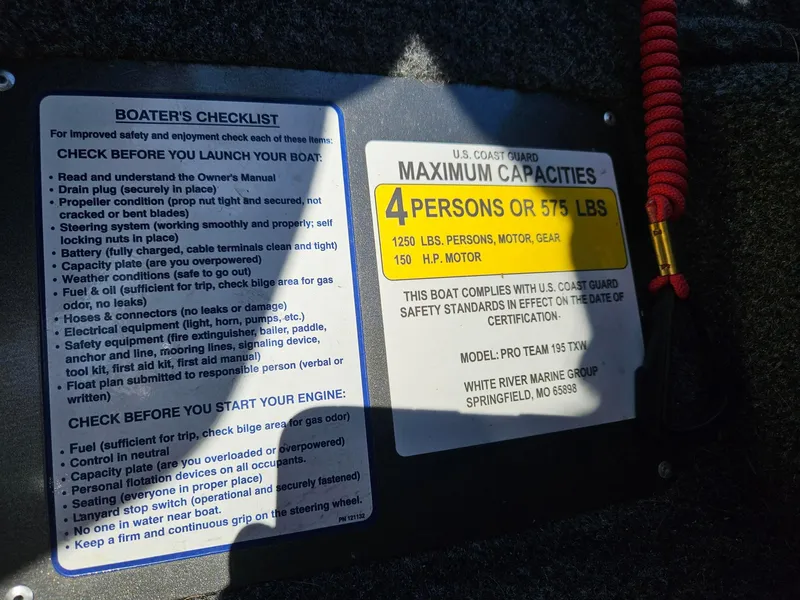 Slide: The Image of 2022 Tracker Pro Team 195 TXW capacity plate showing 4-person, 575 lbs limit. - 23