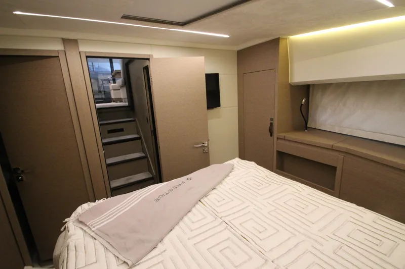 Slide: The Image of Prestige 460S 2019 - 70