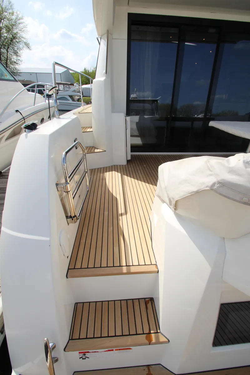 Slide: The Image of Prestige 460S 2019 - 87