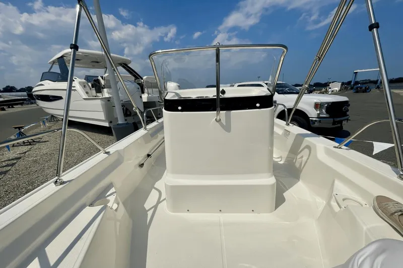 Slide: The Image of Boston Whaler 150 Montauk 2025 - 14