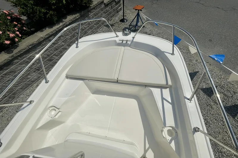Slide: The Image of Boston Whaler 150 Montauk 2025 - 16