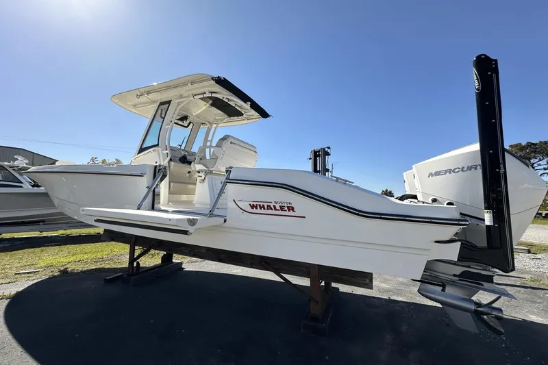 Slide: The Image of Boston Whaler 28 DAUNTLESS 2023 - 1