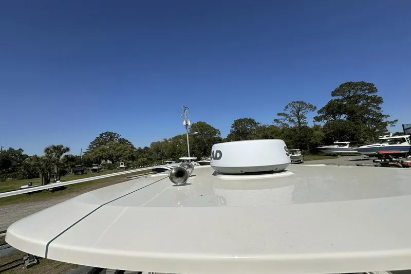 Slide: The Image of Boston Whaler 28 DAUNTLESS 2023 - 18