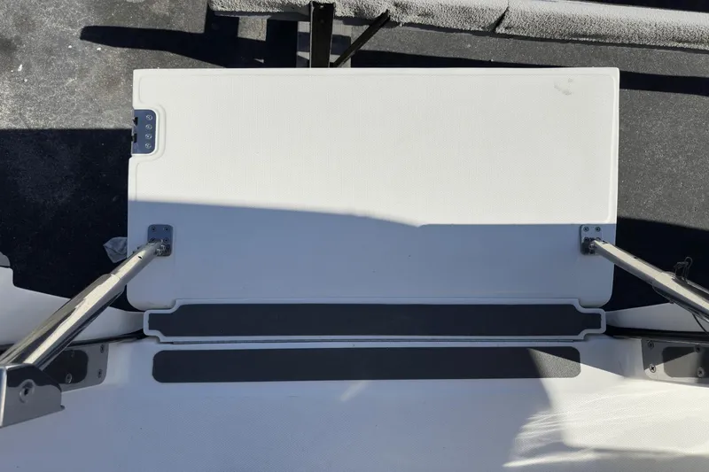 Slide: The Image of Boston Whaler 28 DAUNTLESS 2023 - 2