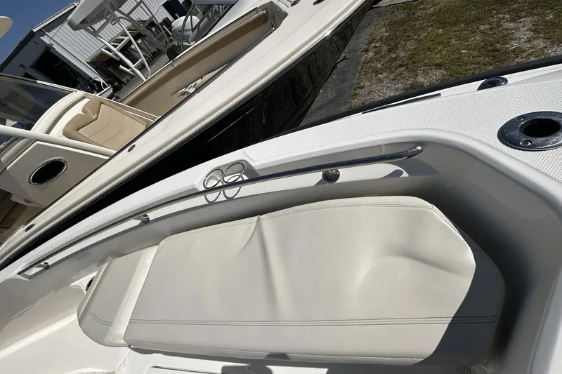 Slide: The Image of Boston Whaler 28 DAUNTLESS 2023 - 24