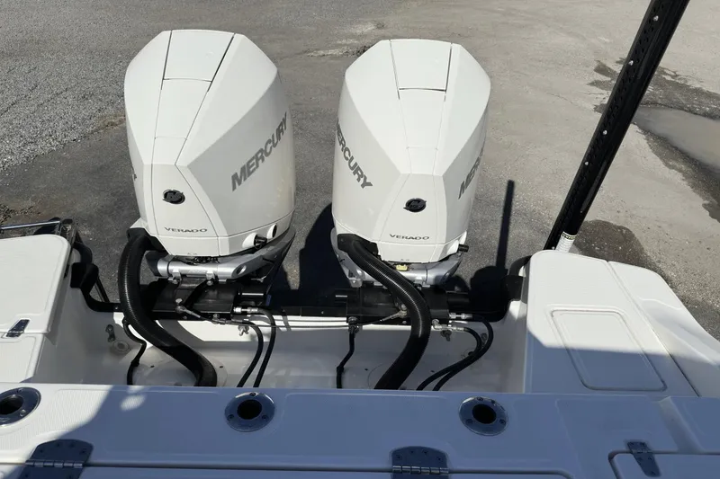 Slide: The Image of Boston Whaler 28 DAUNTLESS 2023 - 5