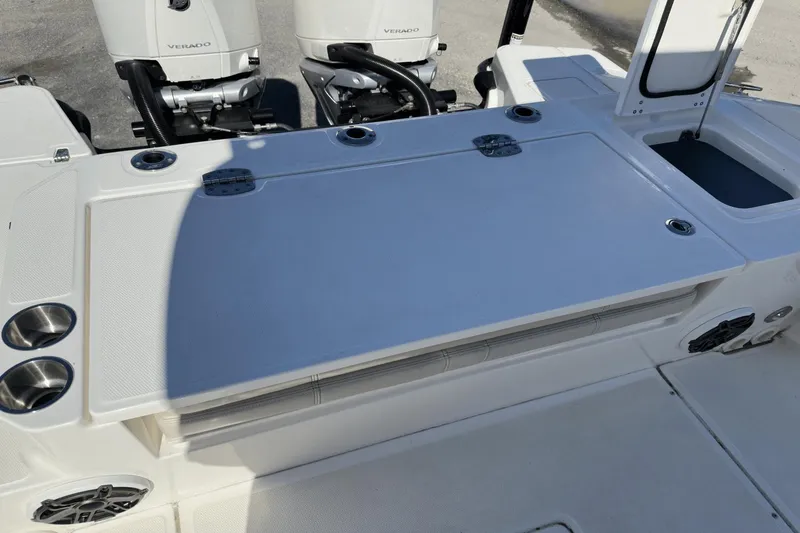 Slide: The Image of Boston Whaler 28 DAUNTLESS 2023 - 6