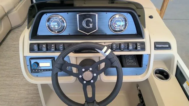 Slide: The Image of Godfrey Sweetwater 2286 QS 27" Impact Center Tube Package 2025 - 11