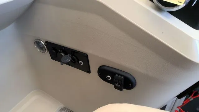 Slide: The Image of Godfrey Sweetwater 2286 QS 27" Impact Center Tube Package 2025 - 16