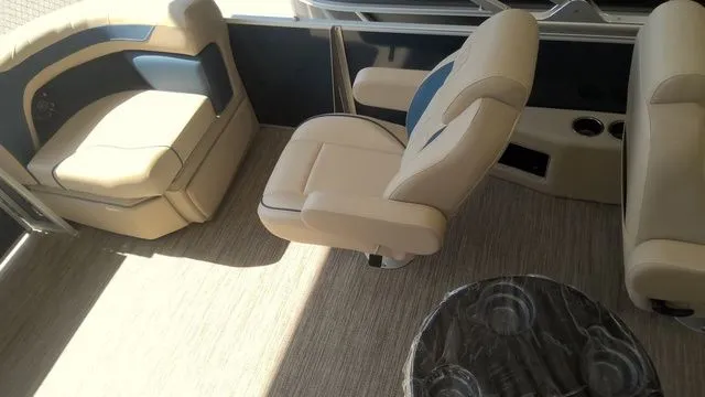 Slide: The Image of Godfrey Sweetwater 2286 QS 27" Impact Center Tube Package 2025 - 17