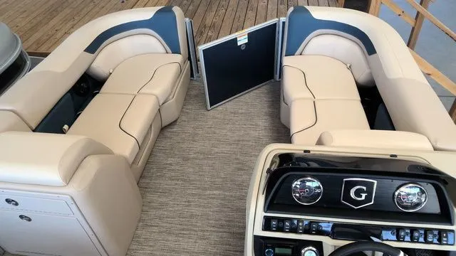 Slide: The Image of Godfrey Sweetwater 2286 QS 27" Impact Center Tube Package 2025 - 18