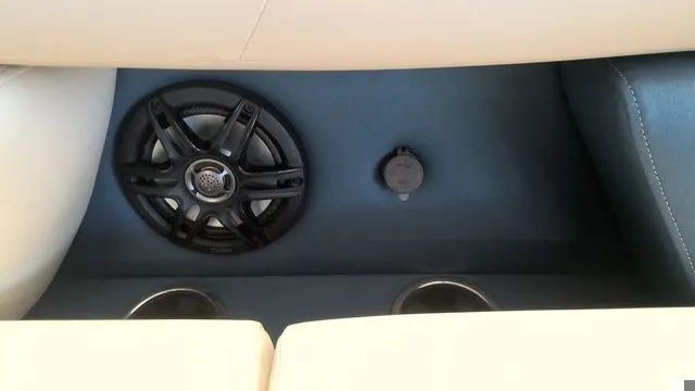 Slide: The Image of Godfrey Sweetwater 2286 QS 27" Impact Center Tube Package 2025 - 19