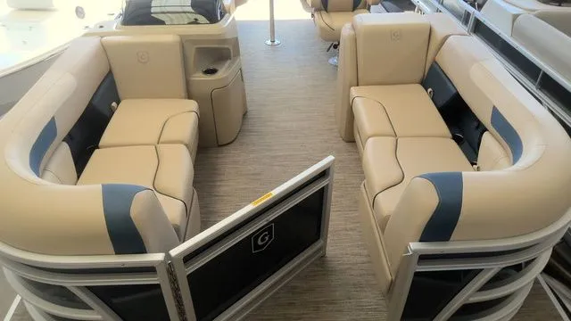 Slide: The Image of Godfrey Sweetwater 2286 QS 27" Impact Center Tube Package 2025 - 2