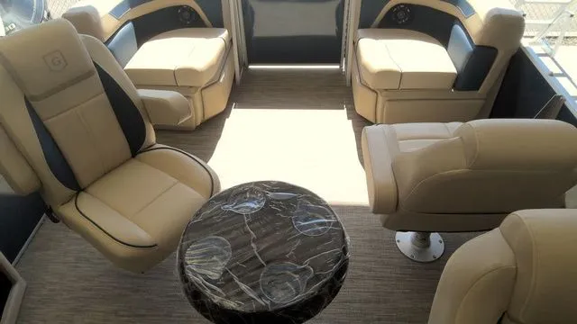 Slide: The Image of Godfrey Sweetwater 2286 QS 27" Impact Center Tube Package 2025 - 7