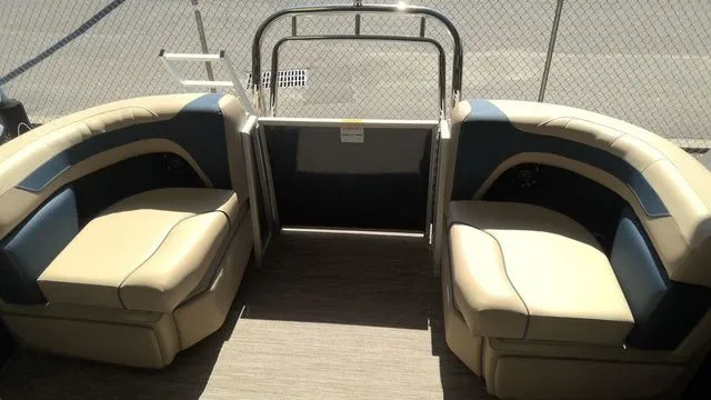 Slide: The Image of Godfrey Sweetwater 2286 QS 27" Impact Center Tube Package 2025 - 9