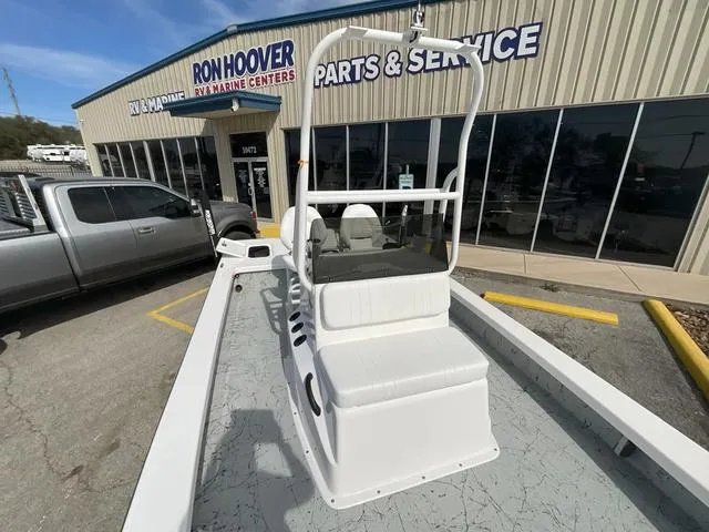 Slide: The Image of 2025 Majek 2206 Illusion boat at Ron Hoover RV & Marine Center. - 12