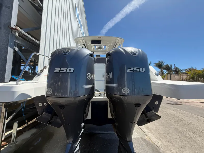 Slide: The Image of 2020 Jeanneau Leader 9.0 WA with twin Yamaha 250 engines, docked outdoors. - 15