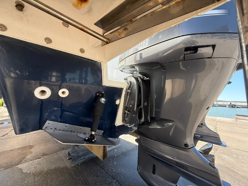 Slide: The Image of 2020 Jeanneau Leader 9.0 WA boat engine and hull detail at dockside. - 17