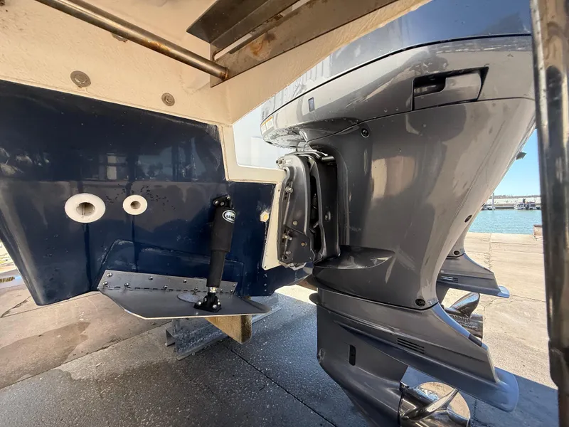 Slide: The Image of Outboard motor of 2020 Jeanneau Leader 9.0 WA boat at dockside. - 18
