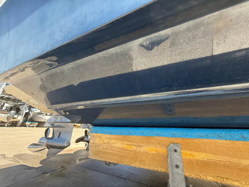 Slide: The Image of 2020 Jeanneau Leader 9.0 WA boat hull on trailer, close-up view. - 27