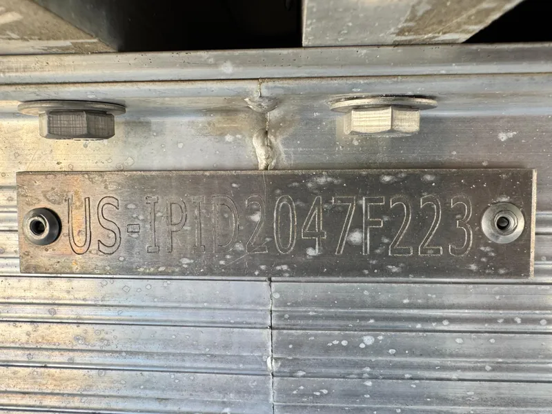 Slide: The Image of 2023 Lexington 321 CRUISE metal identification plate with serial number US-IPID2047F223. - 26