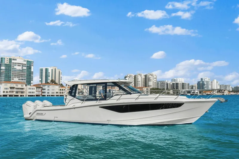 Slide: The Image of Boston Whaler 405 Conquest 2022 - 13