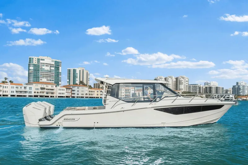 Slide: The Image of Boston Whaler 405 Conquest 2022 - 16