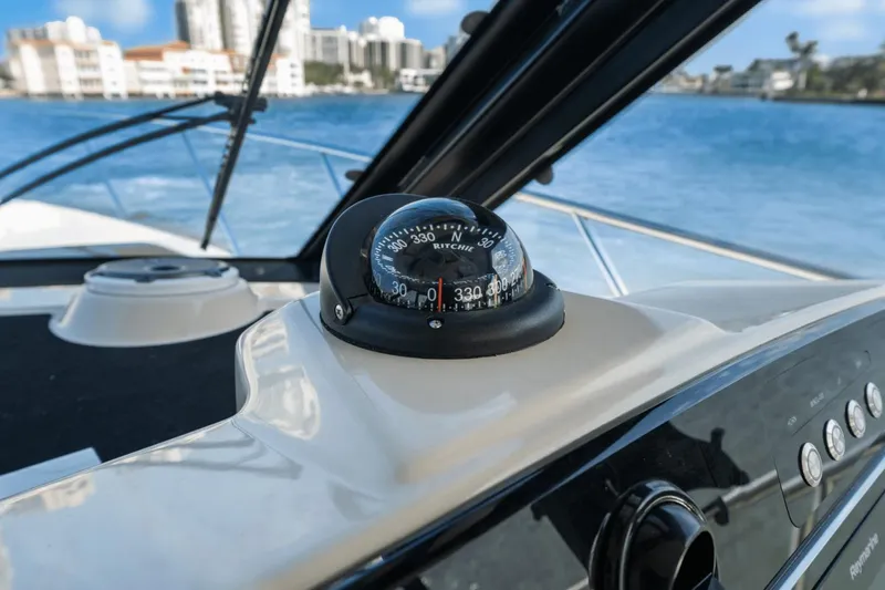 Slide: The Image of Boston Whaler 405 Conquest 2022 - 30