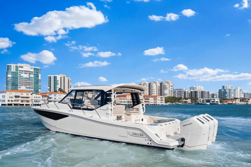 Slide: The Image of Boston Whaler 405 Conquest 2022 - 5