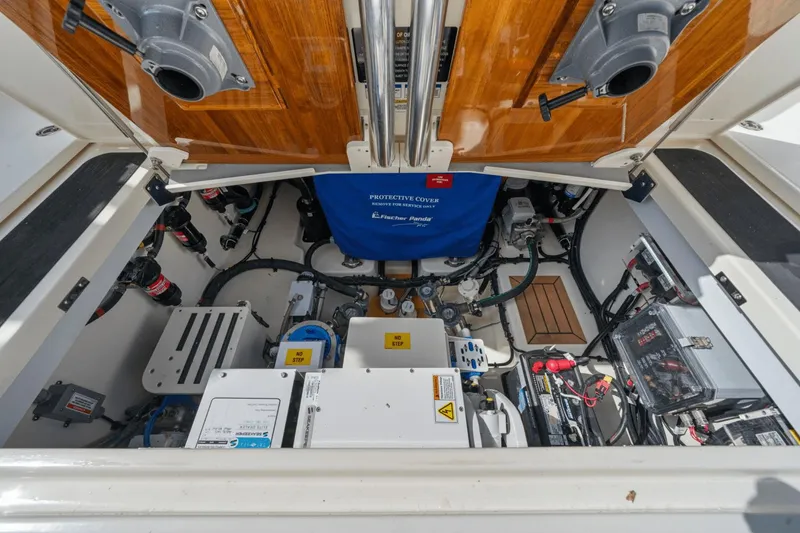 Slide: The Image of Boston Whaler 405 Conquest 2022 - 67