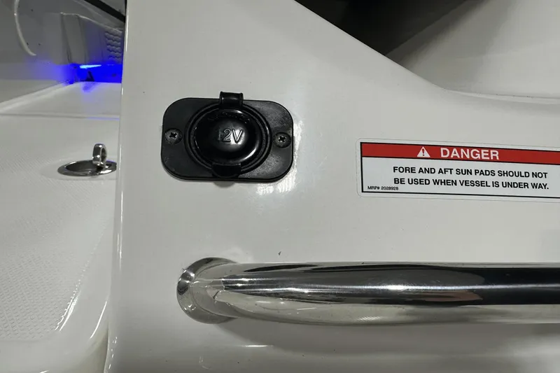 Slide: The Image of Sea Ray SPX 190 2021 - 14