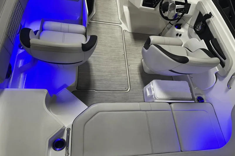 Slide: The Image of Sea Ray SPX 190 2021 - 18