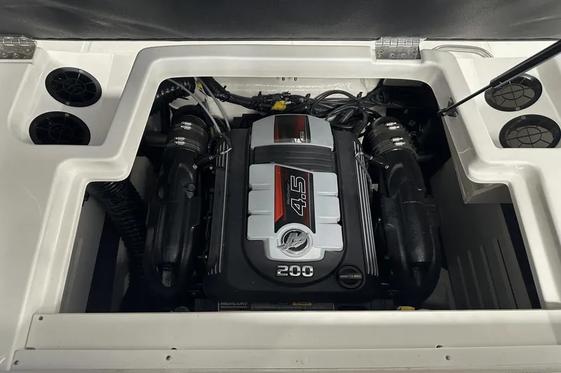 Slide: The Image of Sea Ray SPX 190 2021 - 22