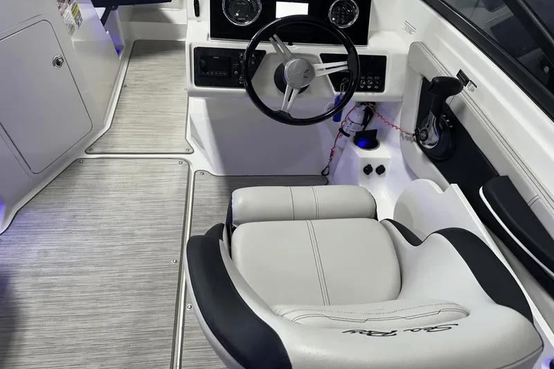 Slide: The Image of Sea Ray SPX 190 2021 - 23