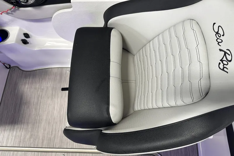 Slide: The Image of Sea Ray SPX 190 2021 - 25