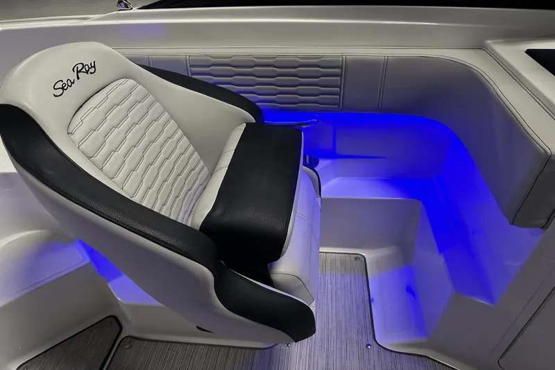 Slide: The Image of Sea Ray SPX 190 2021 - 32