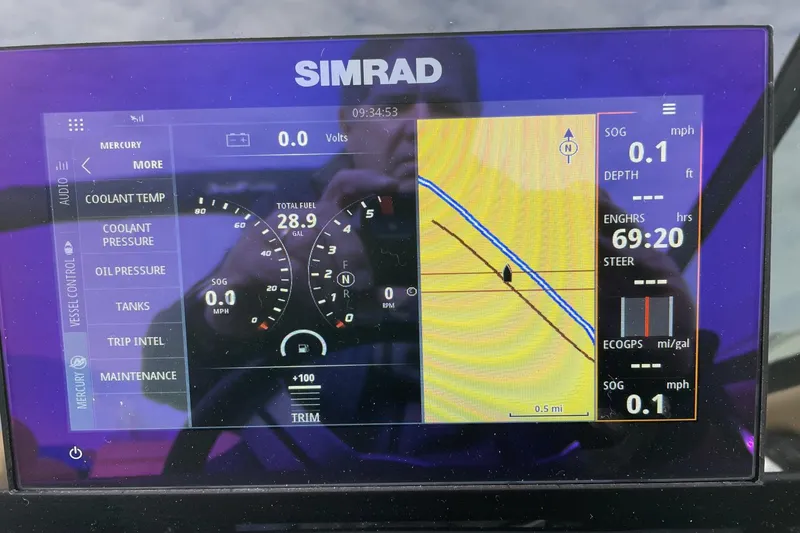 Slide: The Image of Sea Ray 250 SDX 2022 - 28