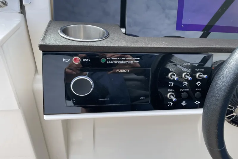 Slide: The Image of Sea Ray 250 SDX 2022 - 29