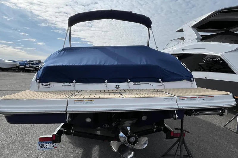 Slide: The Image of Sea Ray 250 SDX 2022 - 4