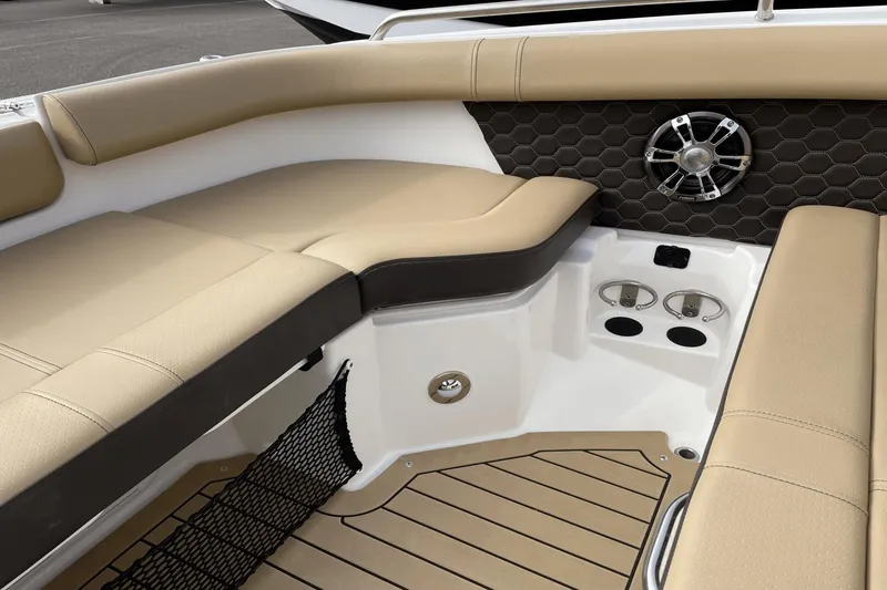 Slide: The Image of Sea Ray 250 SDX 2022 - 45