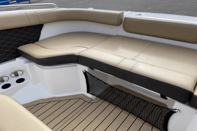 Slide: The Image of Sea Ray 250 SDX 2022 - 46