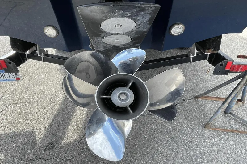 Slide: The Image of Sea Ray 250 SDX 2022 - 5