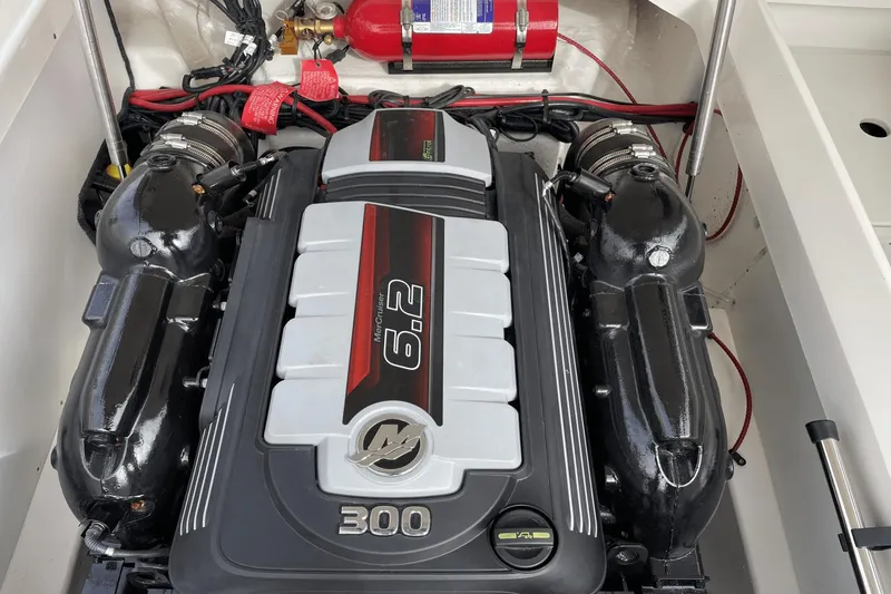 Slide: The Image of Sea Ray 250 SDX 2022 - 52