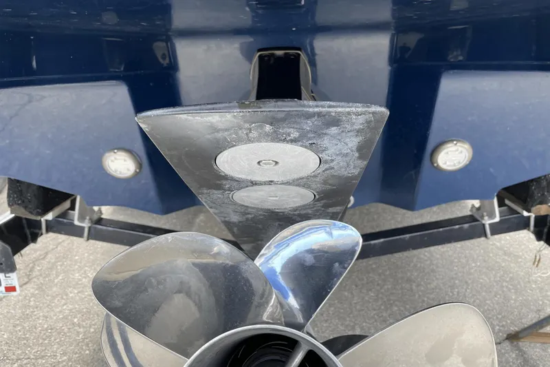 Slide: The Image of Sea Ray 250 SDX 2022 - 55